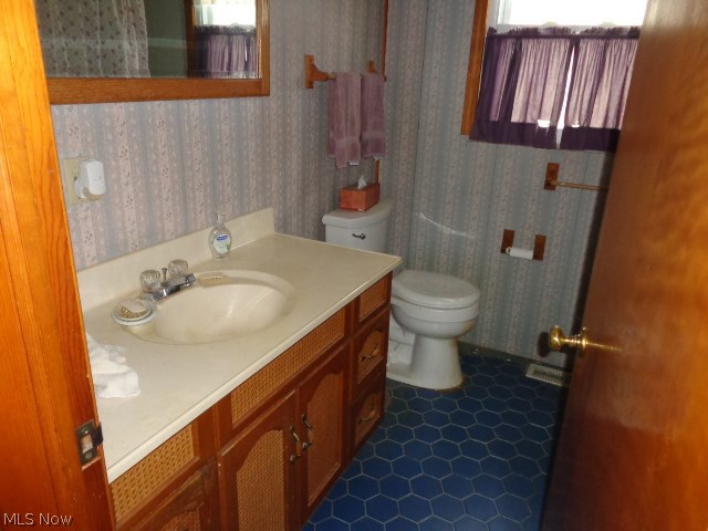 6451 Keltonshire Road Parma, OH 44129 - Photo 10 of 19 Full Bathroom