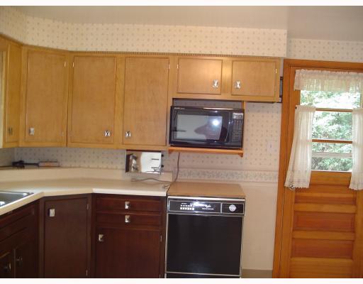 134 Overbrook Road Valencia, PA 16059 - Photo 3 of 8 Kitchen.