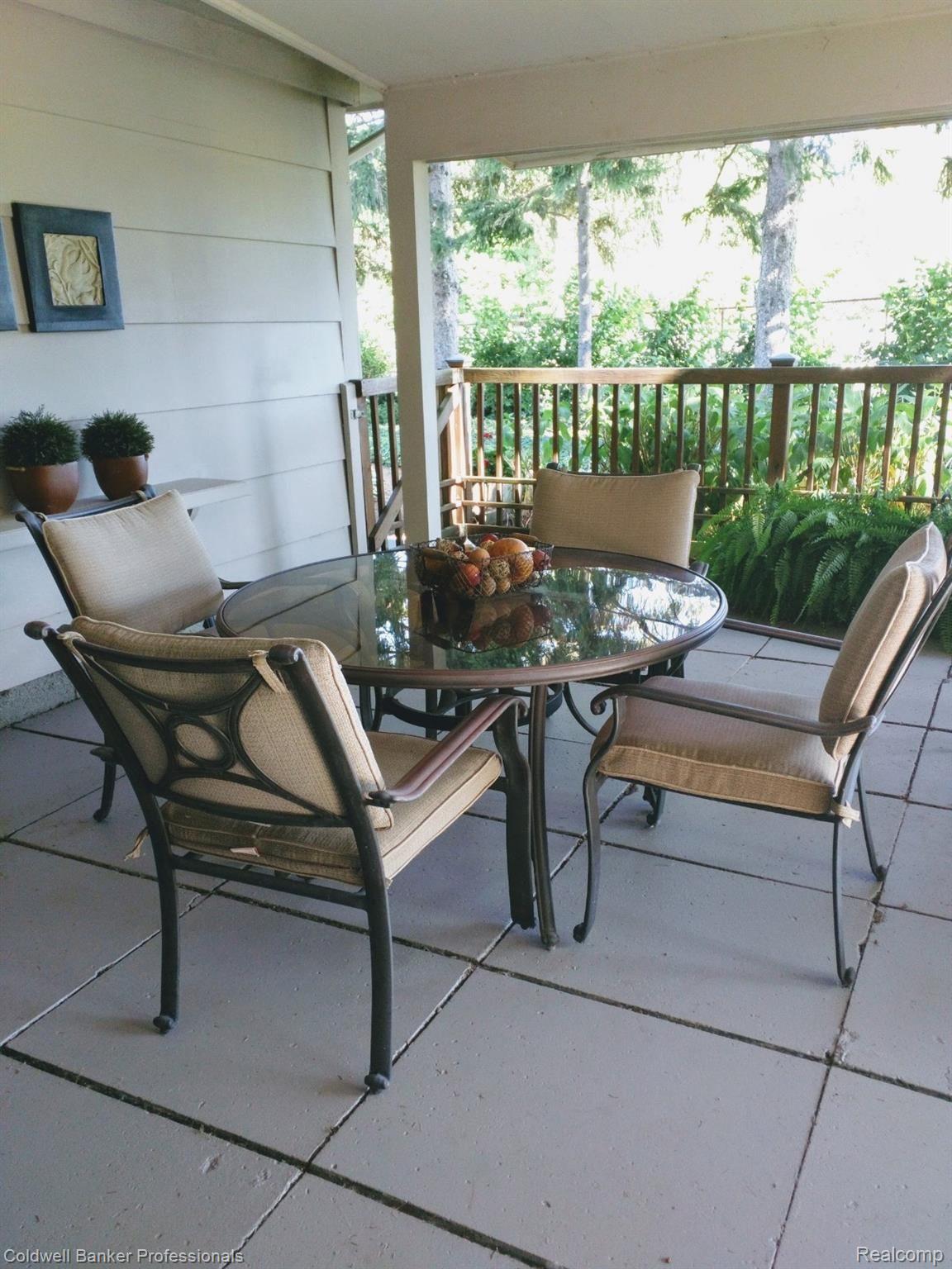 800 South Cranbrook Road Bloomfield Hills, MI 48301 - Photo 31 of 38 Patio off Kitchen