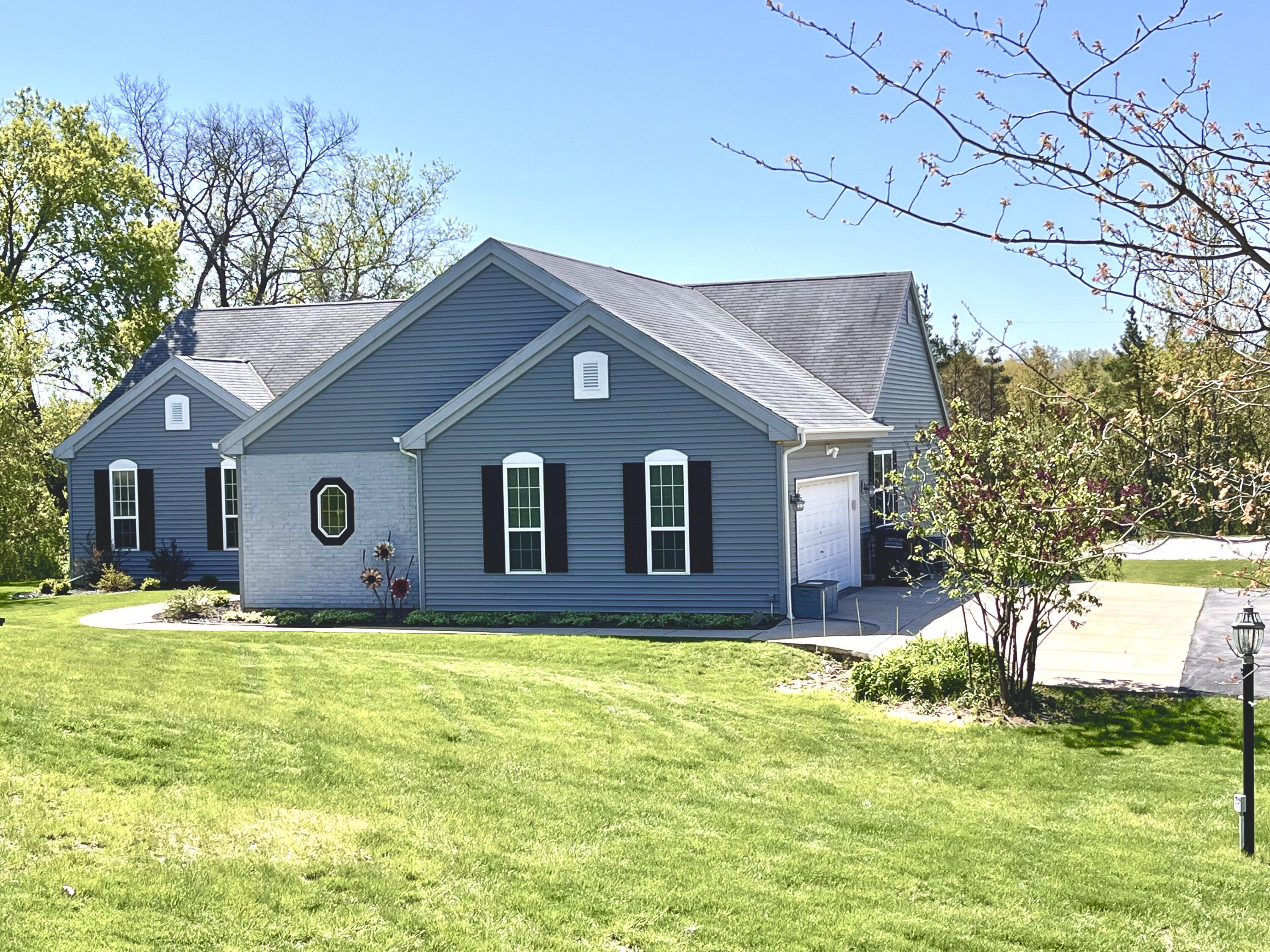10155 West Oakwood Road Franklin, WI 53132 - Photo 3 of 40 Ranch Home