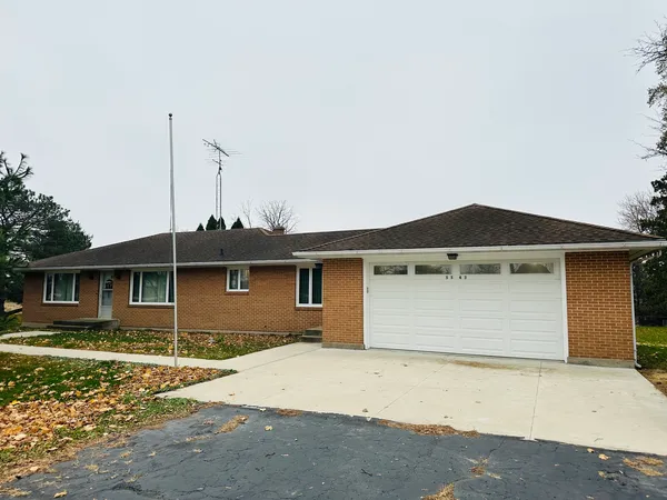 $260,000 | 5543 Highway 20, Freeport, IL 61032