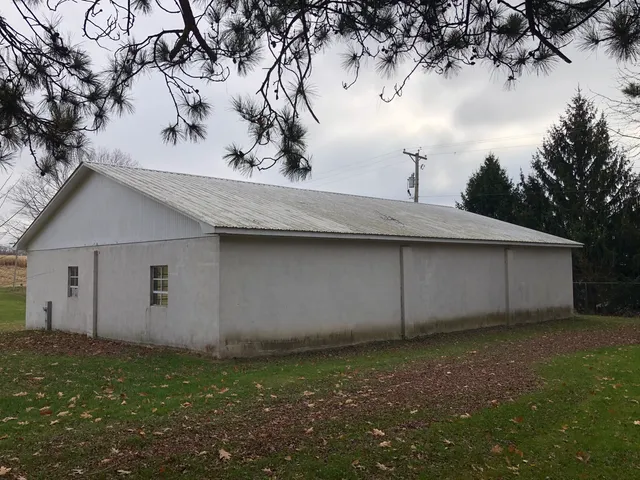 $275,000 | 5543 Highway 20, Freeport, IL 61032