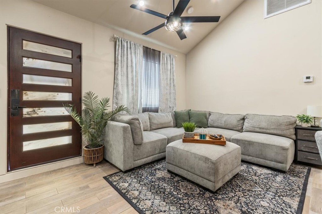 15657-15657 Devonshire Street Granada Hills, CA 91344 - Photo 23 of 39