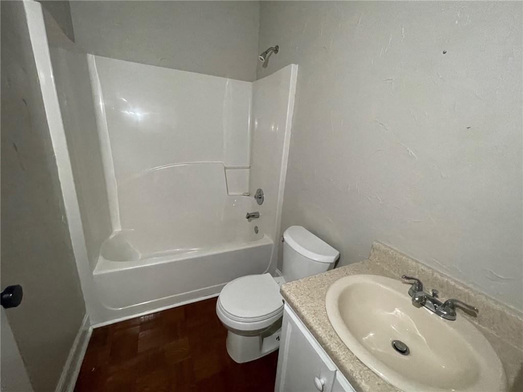 95 Luke Drive Dallas, GA 30132 - Photo 13 of 15 a bathroom with a sink toilet and bathtub