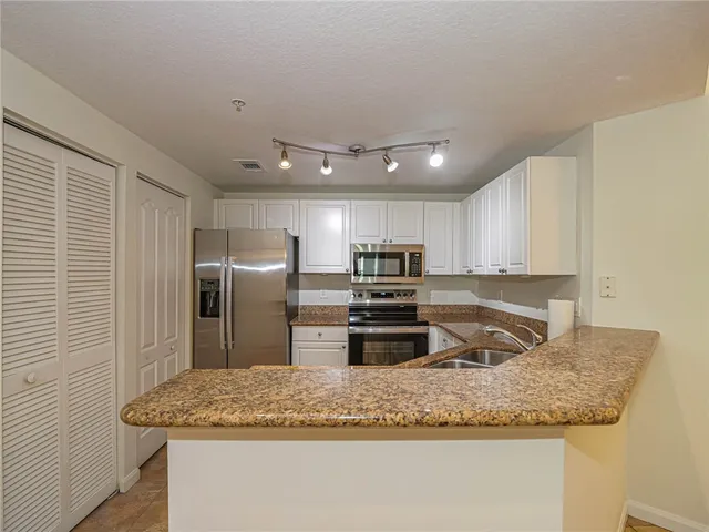 $1,900 | 5060 Fairways Circle, Unit F112, Vero Beach, FL 32967