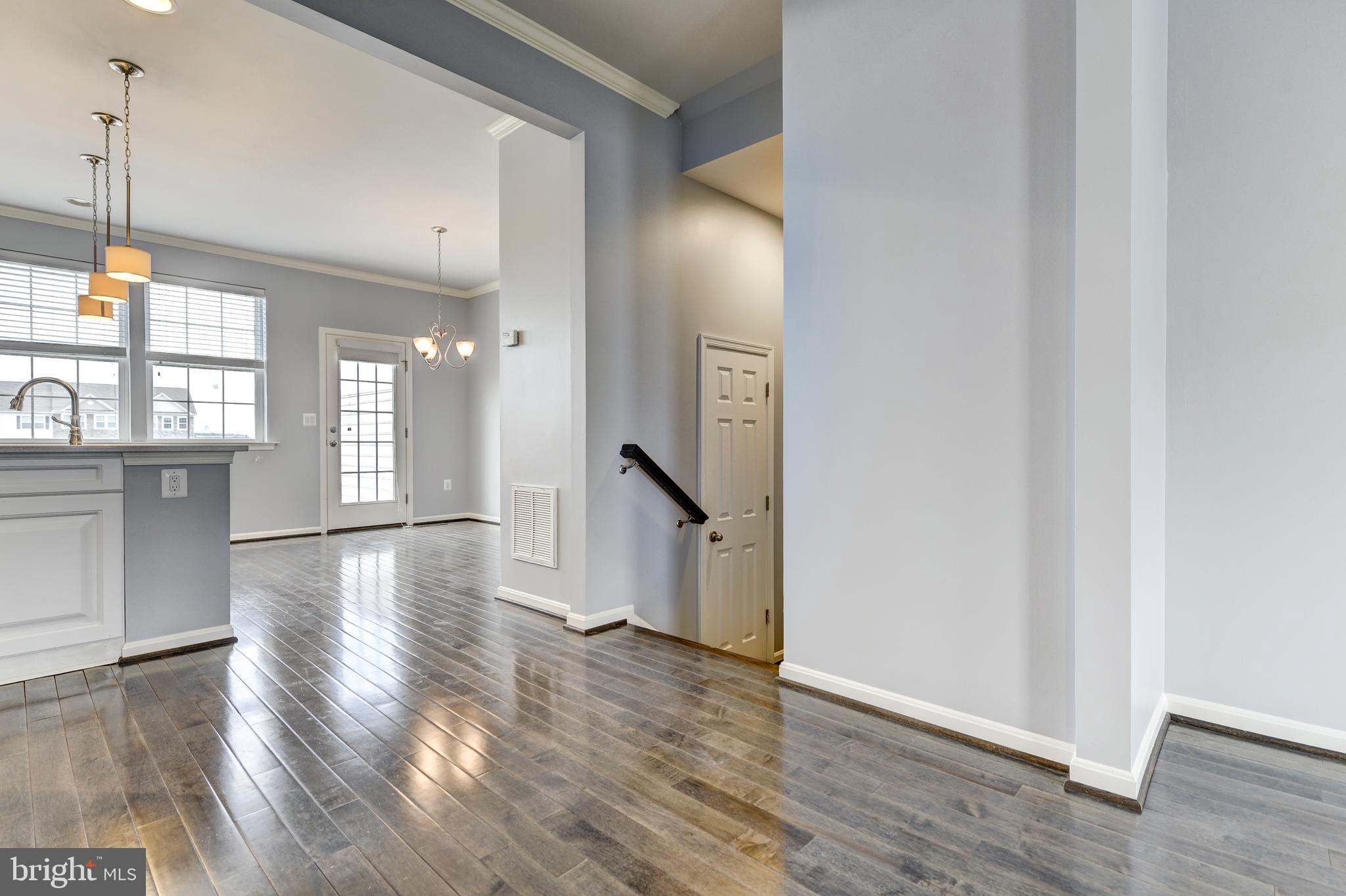 44104 Turf Field Square Chantilly, VA 20152 - Photo 5 of 38