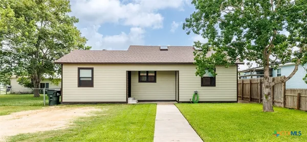 $224,900 | 606 East Prairie Street, Cuero, TX 77954