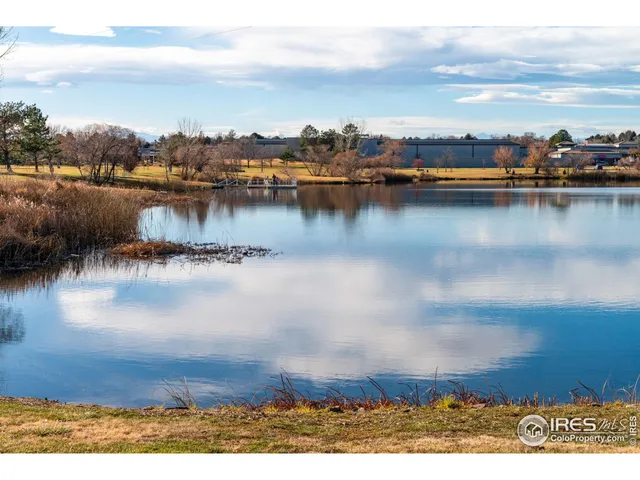 a picture of a bench in room