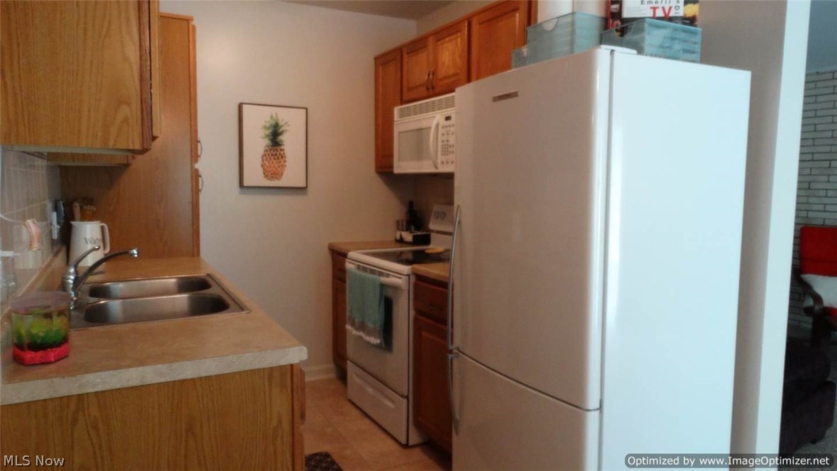 5711 Som Center Road, Unit 27 Solon, OH 44139 - Photo 4 of 19 Gallery Image 4