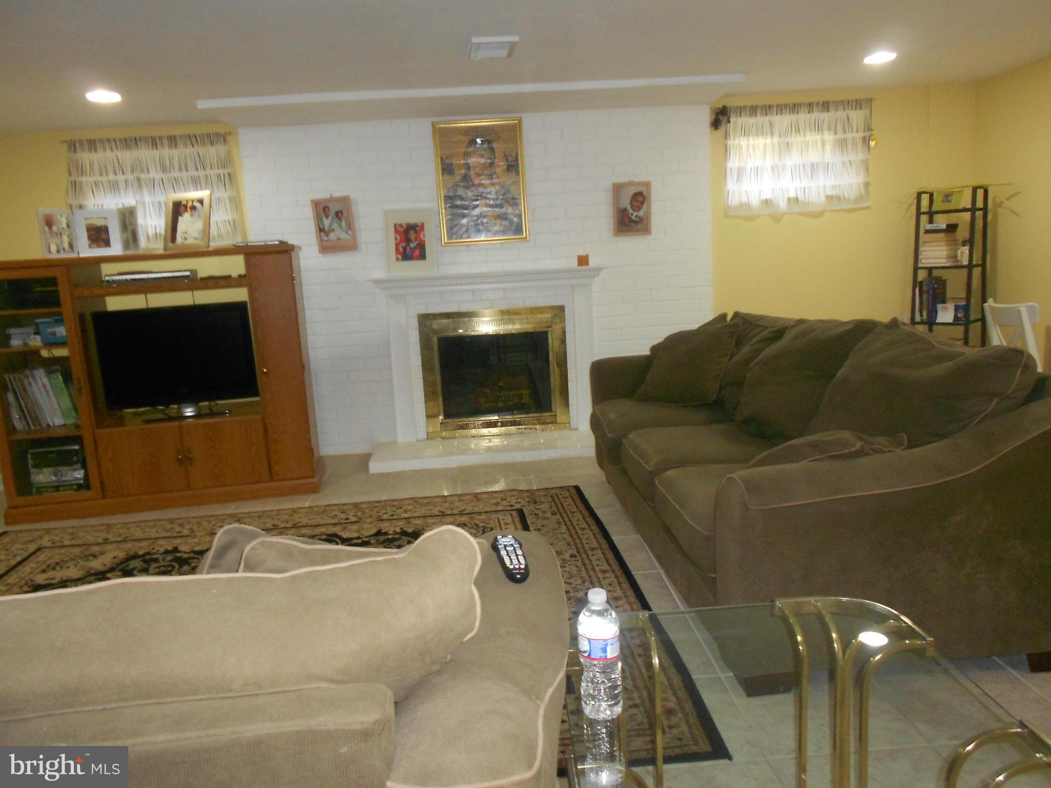 11400 Clara Street Silver Spring, MD 20902 - Photo 14 of 18 Family room