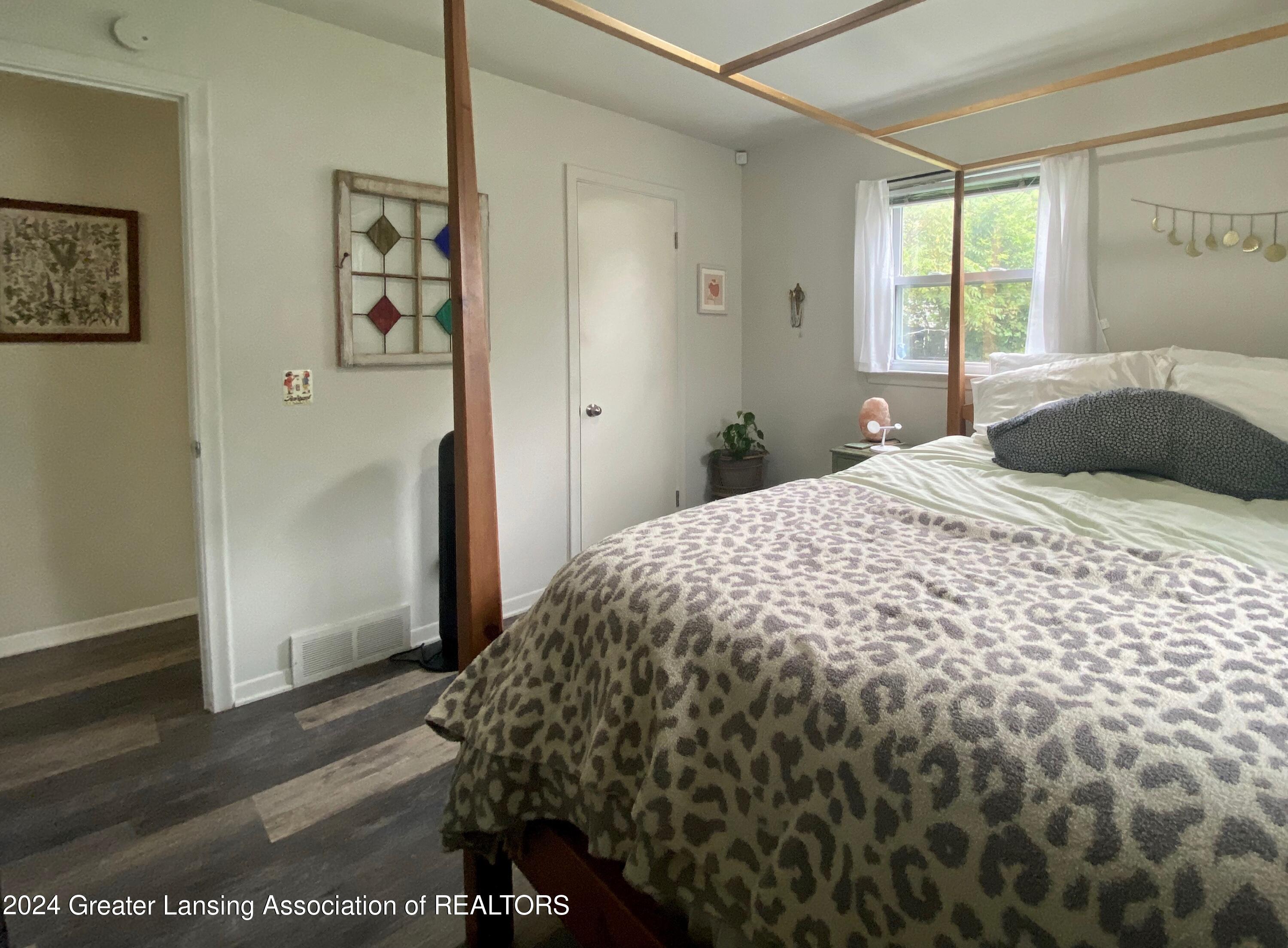 801 East Cavanaugh Road Lansing, MI 48910 - Photo 17 of 27 17