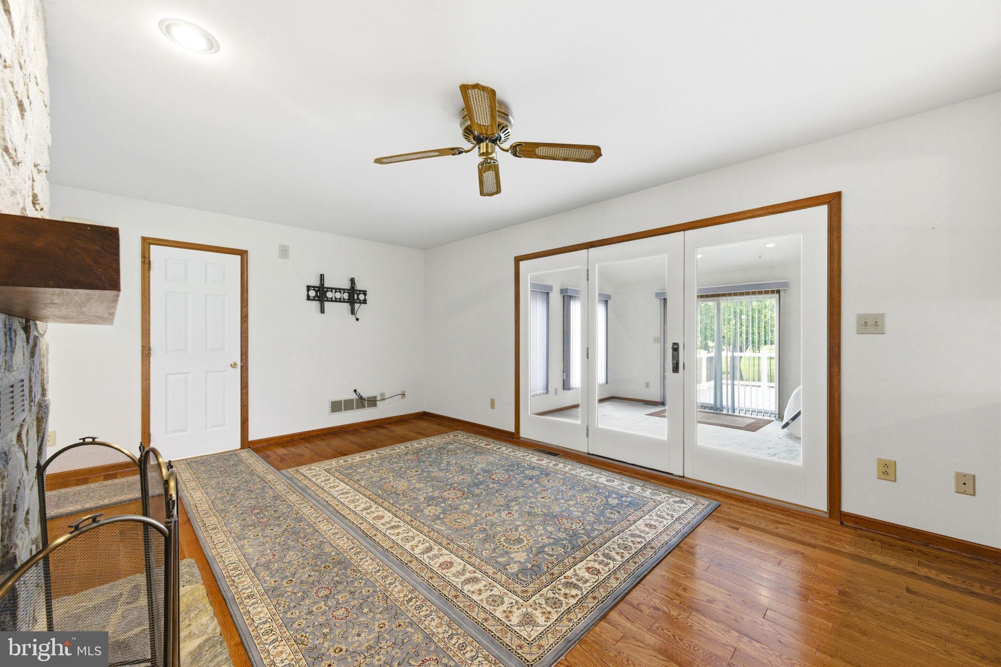 736 Letitia Drive Hockessin, DE 19707 - Photo 33 of 92 Living room-kitchen combo
