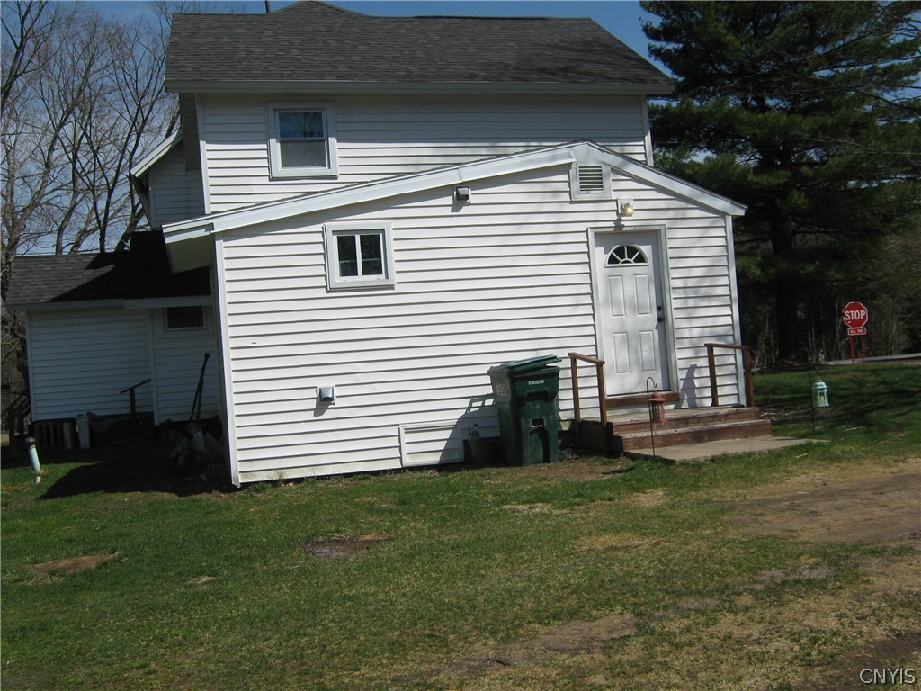 1031 County Rte 12 Schroeppel, NY 13132 - Photo 4 of 12