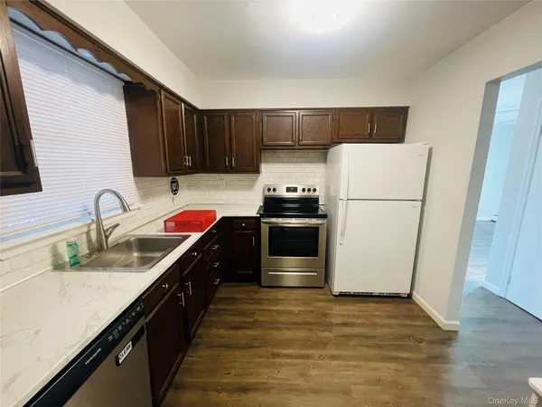 $1,870 | 585 Tabor Place, Unit 1, East Meadow, NY 11554