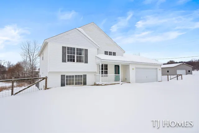 $425,000 | 10525 Edgerton Avenue Northeast, Rockford, MI 49341