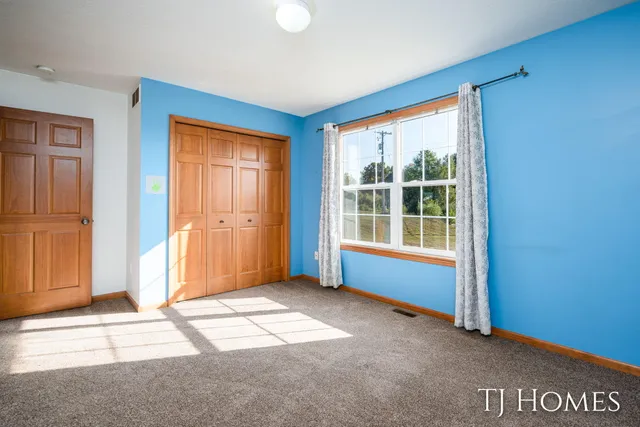 $425,000 | 10525 Edgerton Avenue Northeast, Rockford, MI 49341