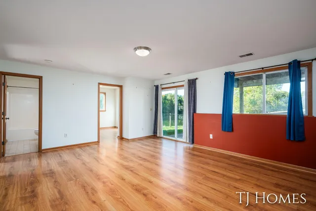 $425,000 | 10525 Edgerton Avenue Northeast, Rockford, MI 49341