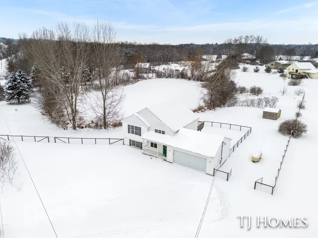 $425,000 | 10525 Edgerton Avenue Northeast, Rockford, MI 49341