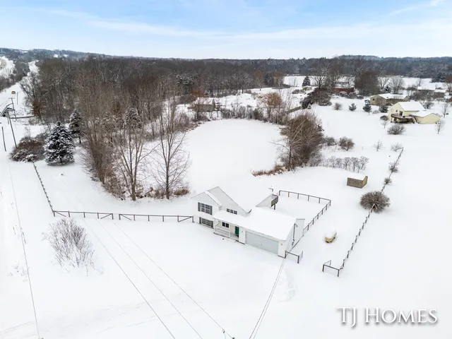 $425,000 | 10525 Edgerton Avenue Northeast, Rockford, MI 49341