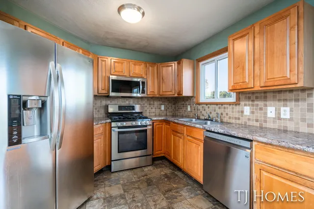 $425,000 | 10525 Edgerton Avenue Northeast, Rockford, MI 49341