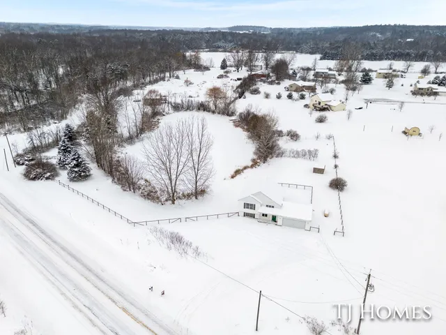 $425,000 | 10525 Edgerton Avenue Northeast, Rockford, MI 49341