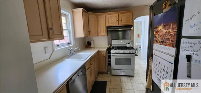 $699,900 | 10 North Drive, East Brunswick, NJ 08816