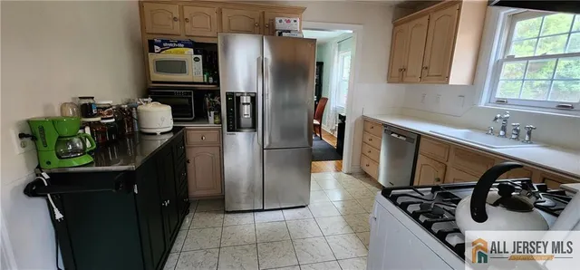 $699,900 | 10 North Drive, East Brunswick, NJ 08816