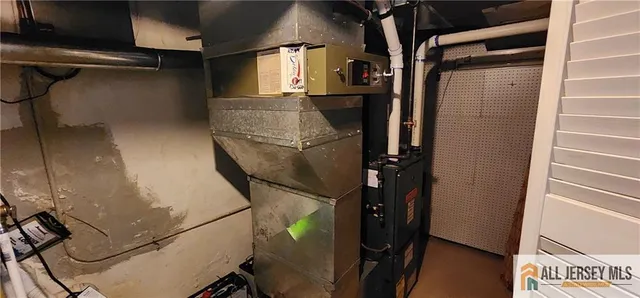 $699,900 | 10 North Drive, East Brunswick, NJ 08816