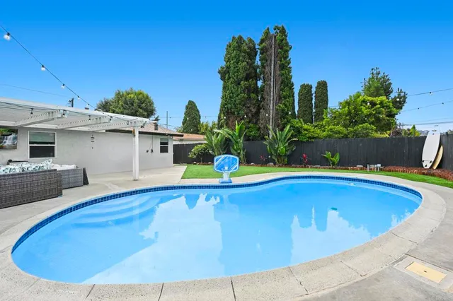 $899,000 | 3516 Las Vegas Drive, Oceanside, CA 92054