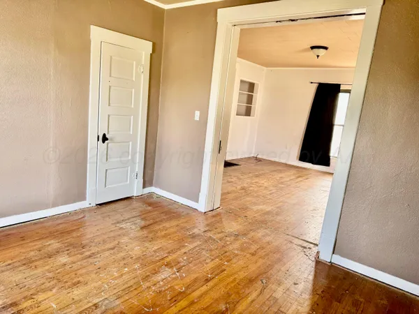 a view of a big room with closet and wooden floor
