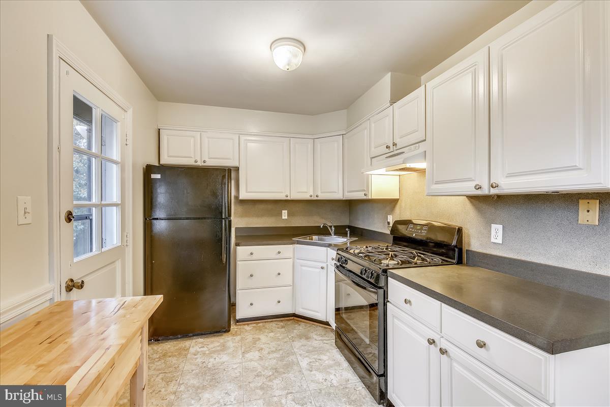 3813 Brightview Street Silver Spring, MD 20902 - Photo 12 of 32 Kitchen