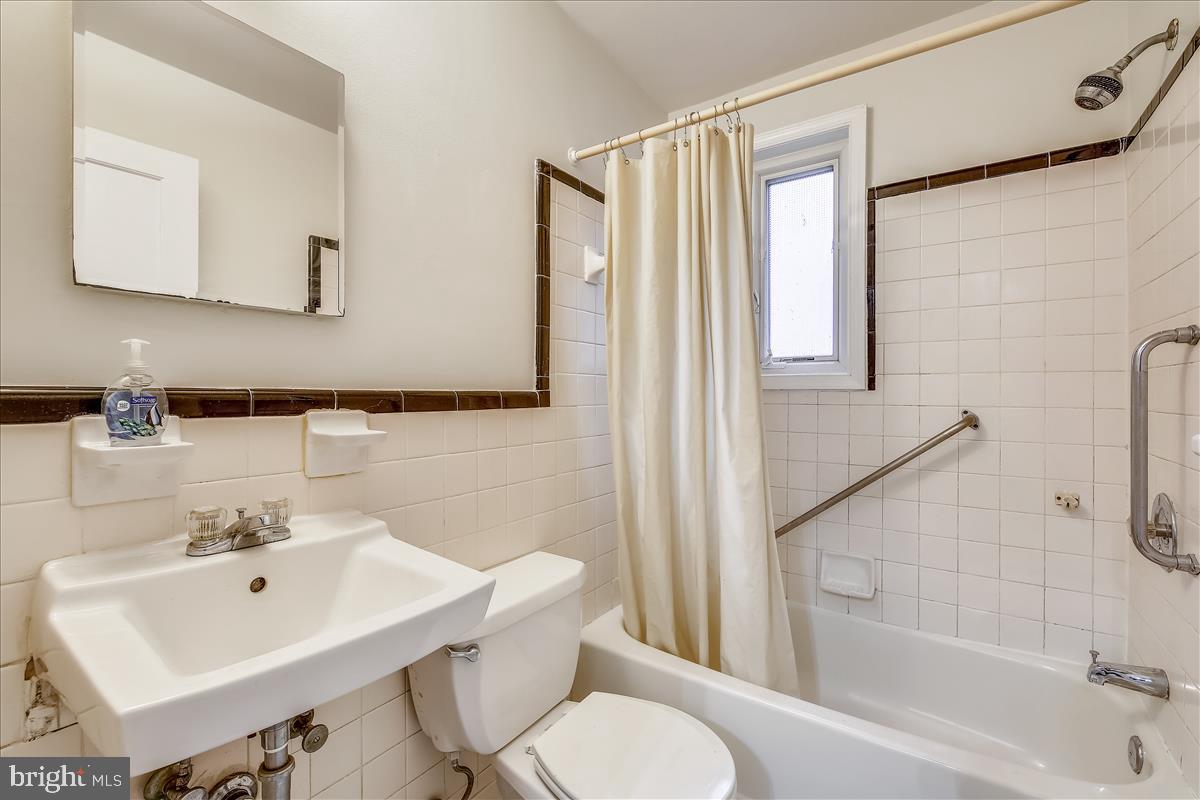 3813 Brightview Street Silver Spring, MD 20902 - Photo 19 of 32 ML Bath