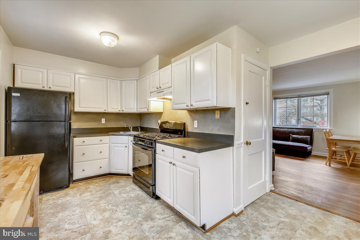 3813 Brightview Street Silver Spring, MD 20902 - Photo 10 of 32 Kitchen to Living Room