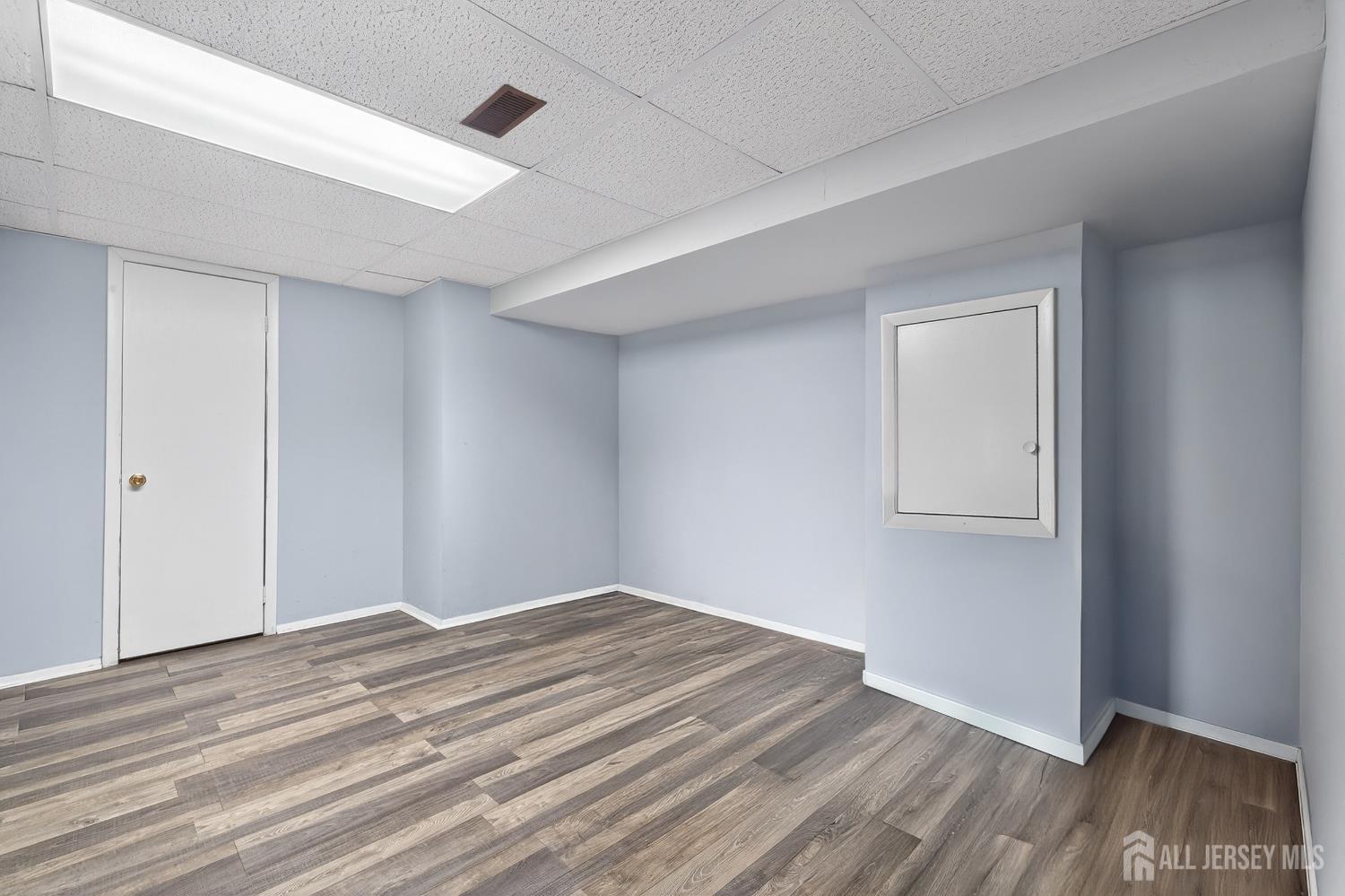99 Kelly Drive Edison, NJ 08820 - Photo 18 of 29 a view of a room with wooden floor