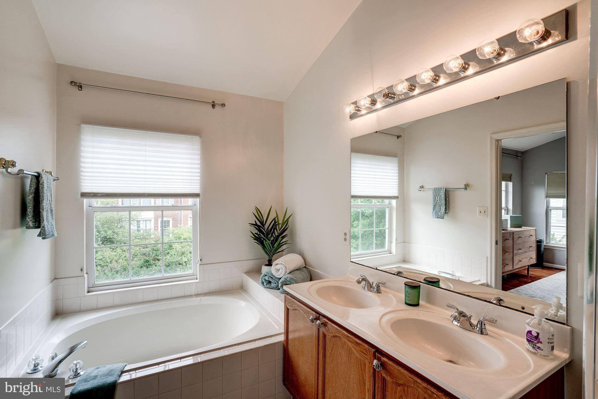 12012 Edgemere Circle Reston, VA 20190 - Photo 21 of 44