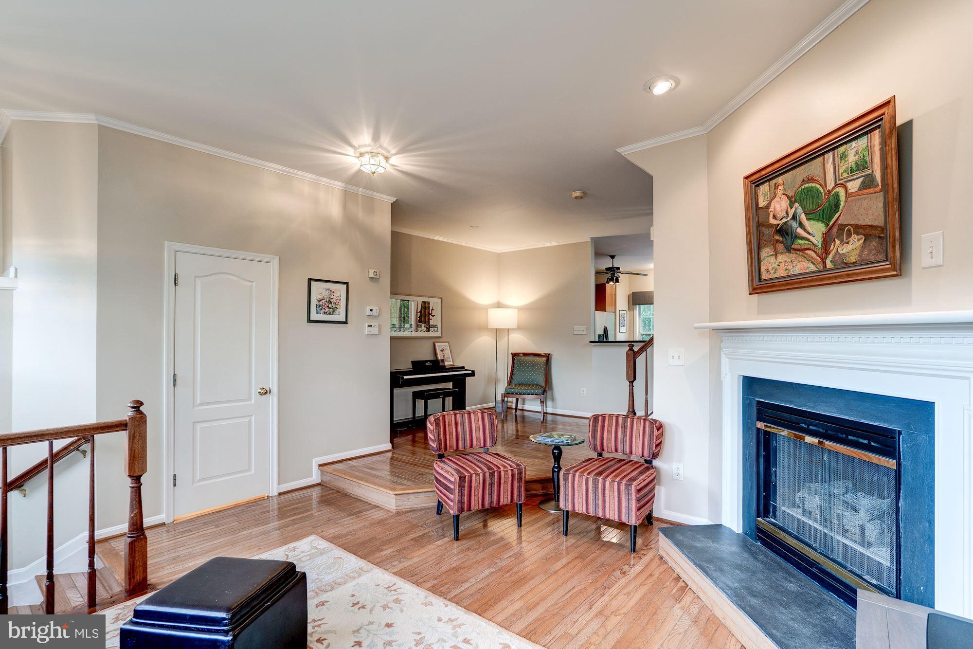 12012 Edgemere Circle Reston, VA 20190 - Photo 4 of 44