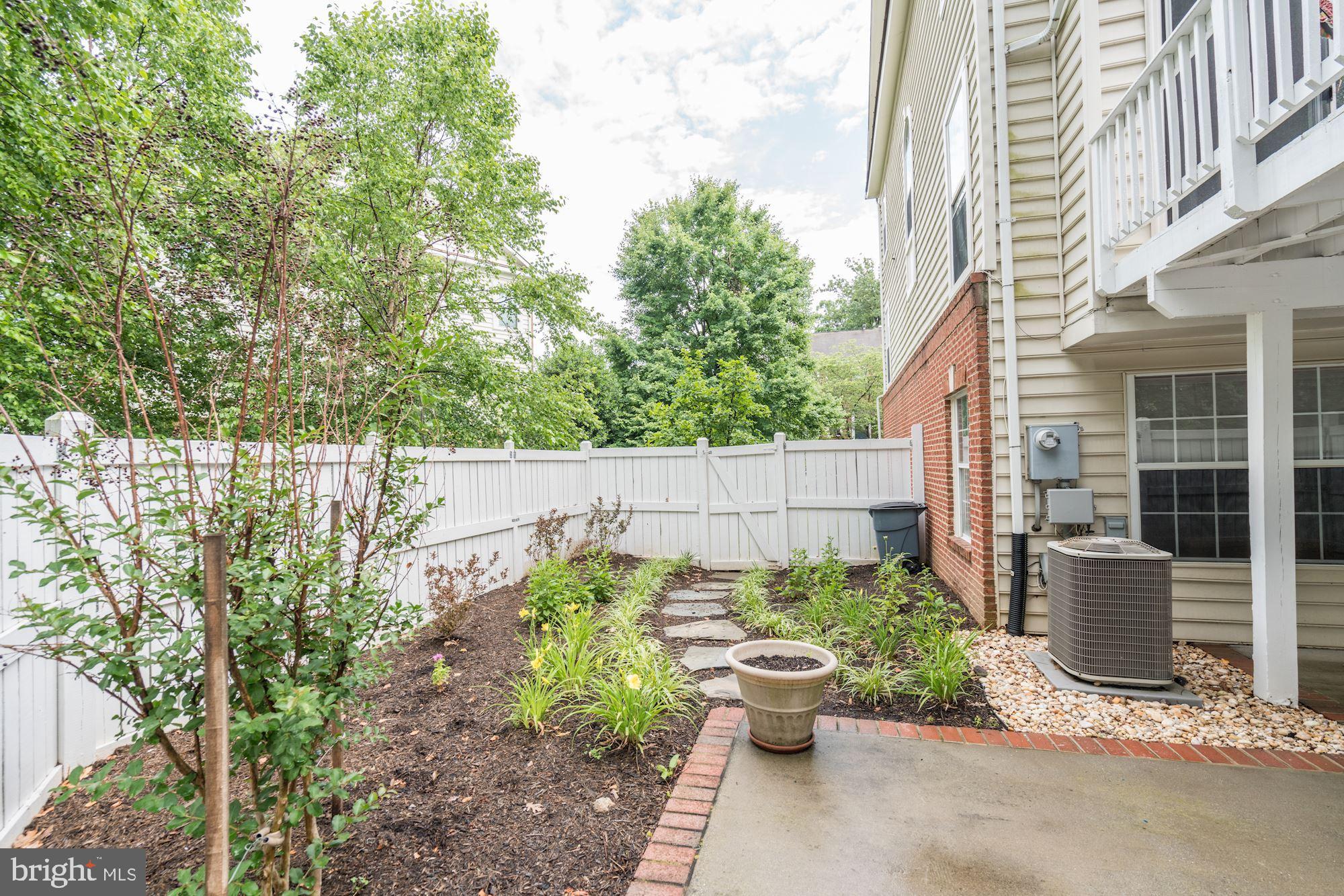 12012 Edgemere Circle Reston, VA 20190 - Photo 40 of 44