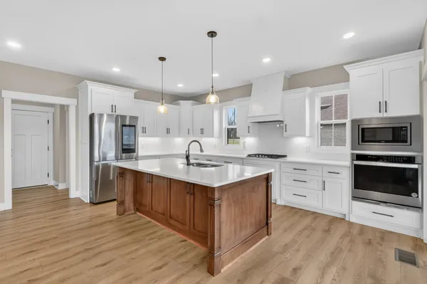 $735,000 | 746 North Russell Street, Portland, TN 37148