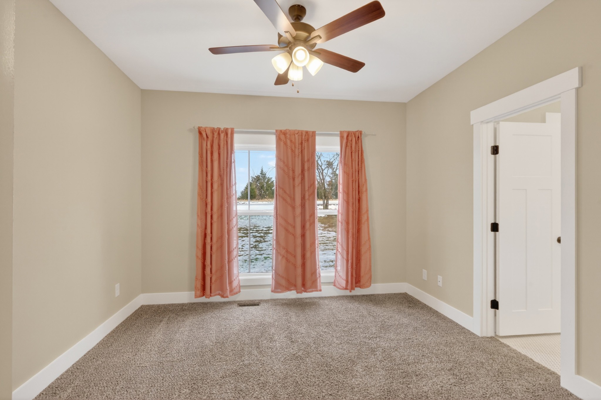 746 North Russell Street Portland, TN 37148 - Photo 24 of 45 an empty room with windows and fan