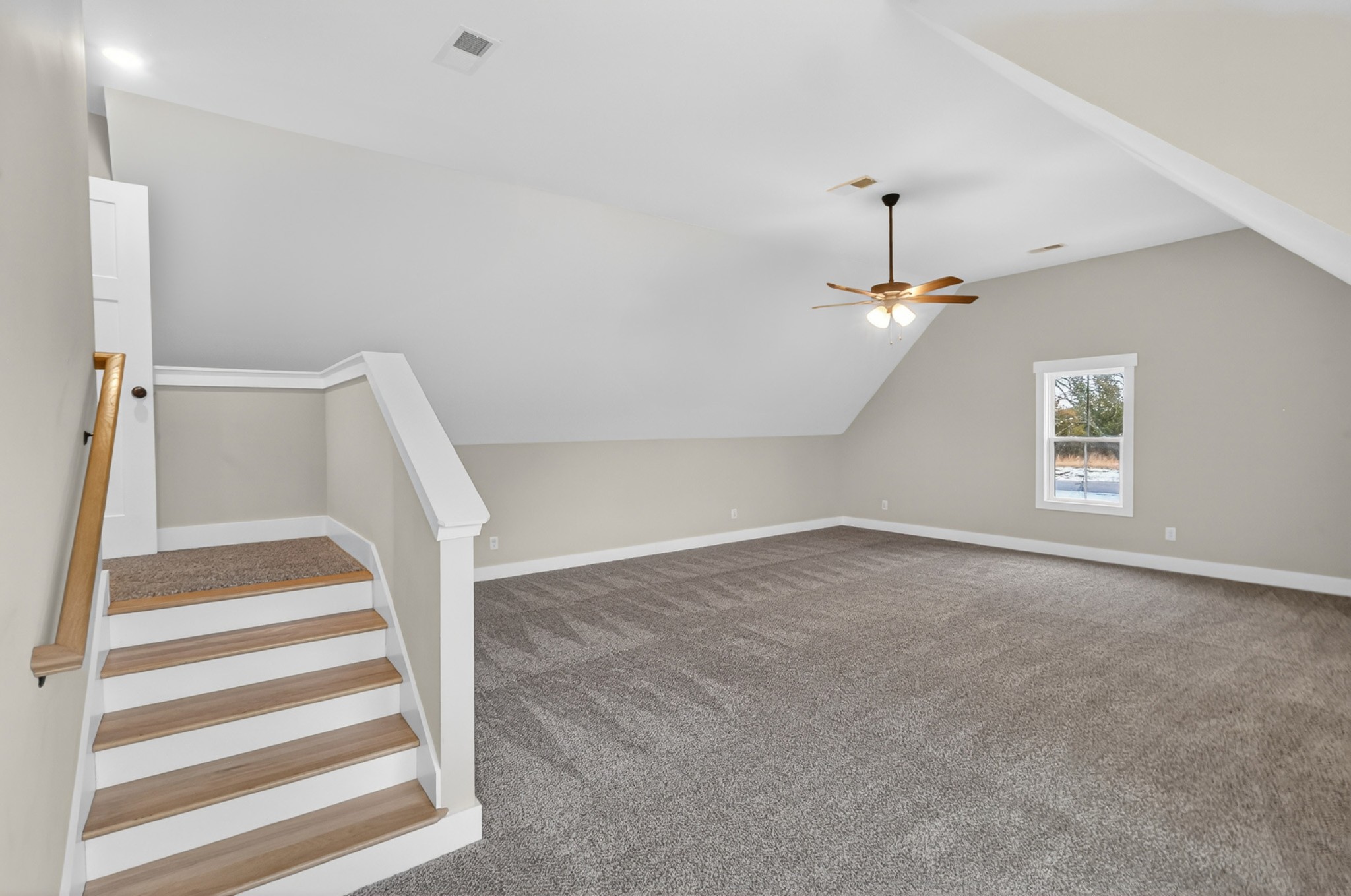 746 North Russell Street Portland, TN 37148 - Photo 32 of 45 a view of entryway