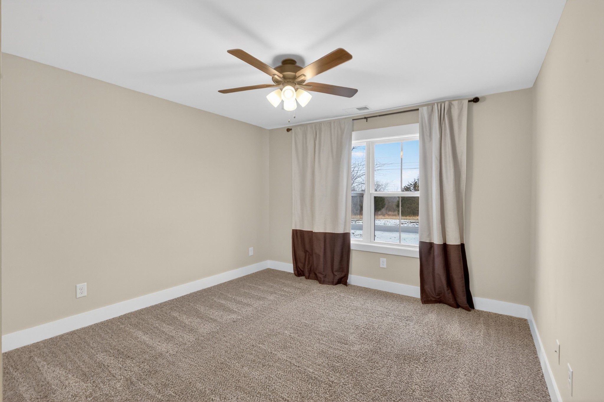 746 North Russell Street Portland, TN 37148 - Photo 33 of 45 a very nice looking room with a window