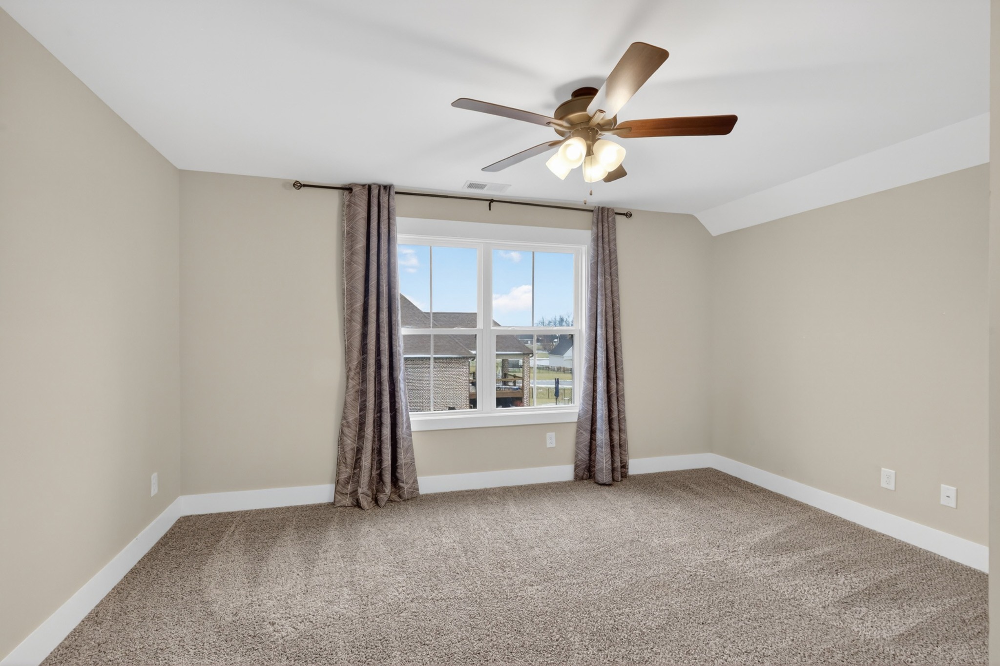 746 North Russell Street Portland, TN 37148 - Photo 36 of 45 an empty room with windows and fan