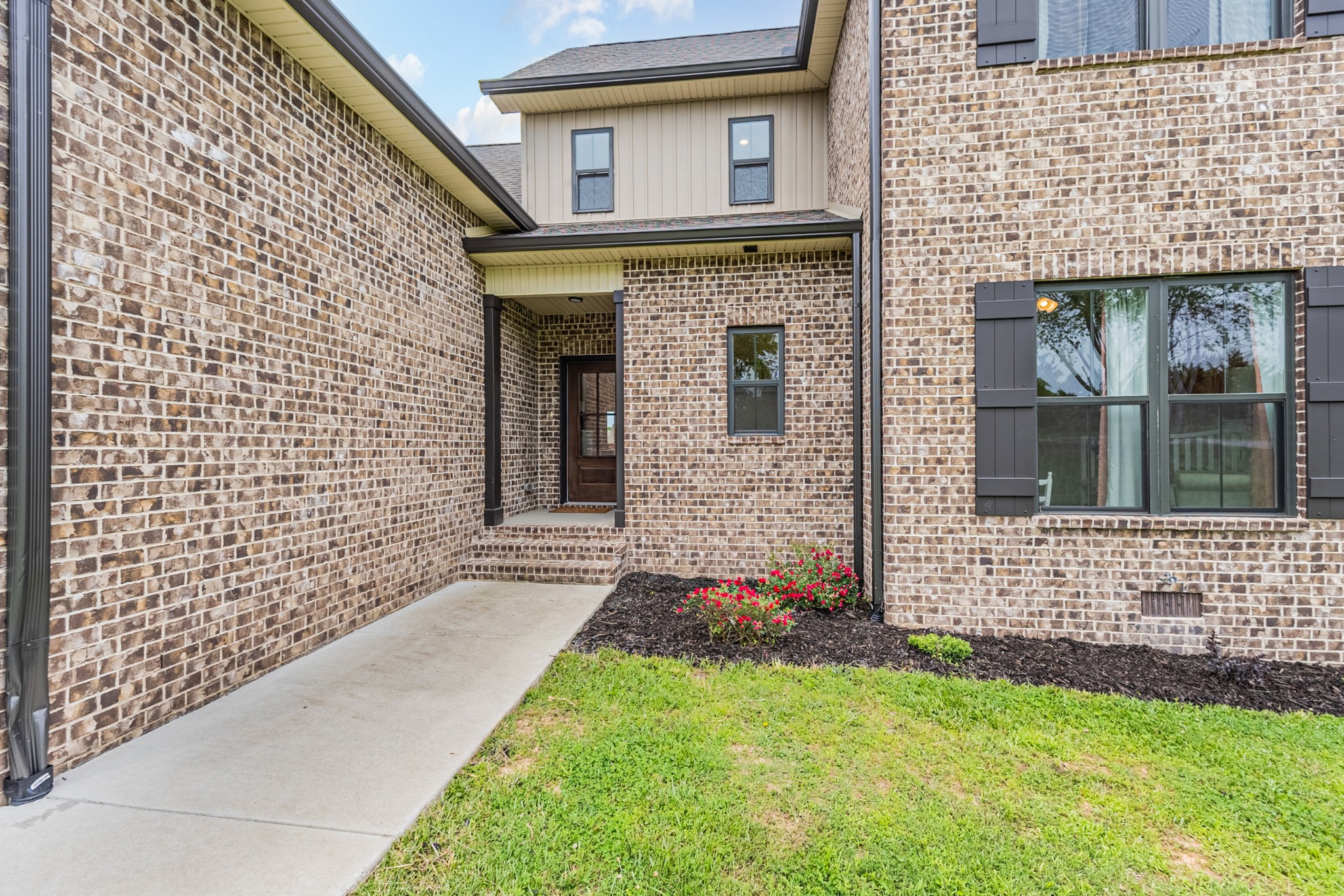 746 North Russell Street Portland, TN 37148 - Photo 4 of 45 a front view of a house with a garden