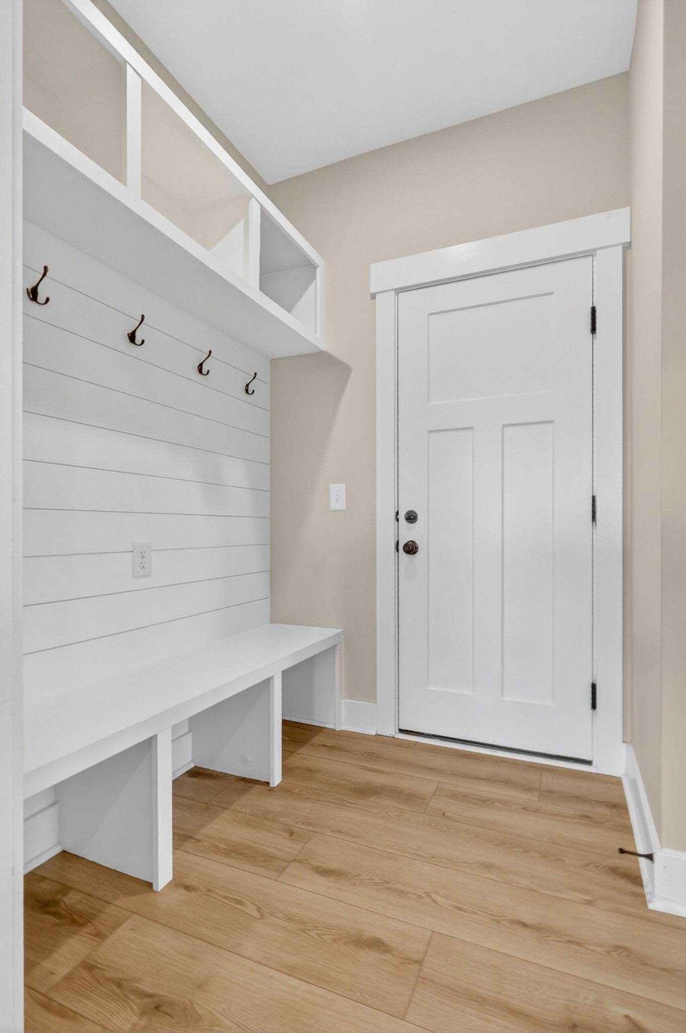 746 North Russell Street Portland, TN 37148 - Photo 41 of 45 a view of an entryway