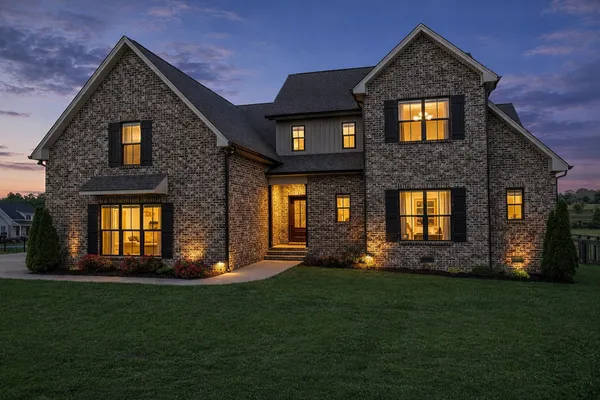 $729,900 | 746 North Russell Street, Portland, TN 37148