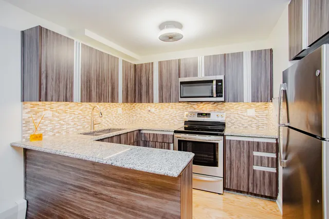 $149,900 | 1813 Hemlock Place, Unit 109, Schaumburg, IL 60173