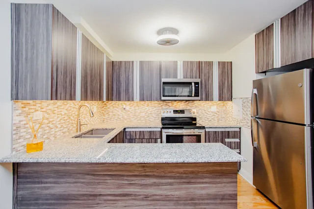 $149,900 | 1813 Hemlock Place, Unit 109, Schaumburg, IL 60173