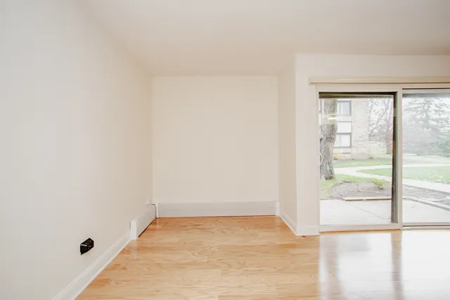 $149,900 | 1813 Hemlock Place, Unit 109, Schaumburg, IL 60173