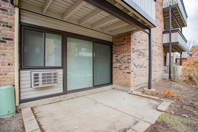 $149,900 | 1813 Hemlock Place, Unit 109, Schaumburg, IL 60173