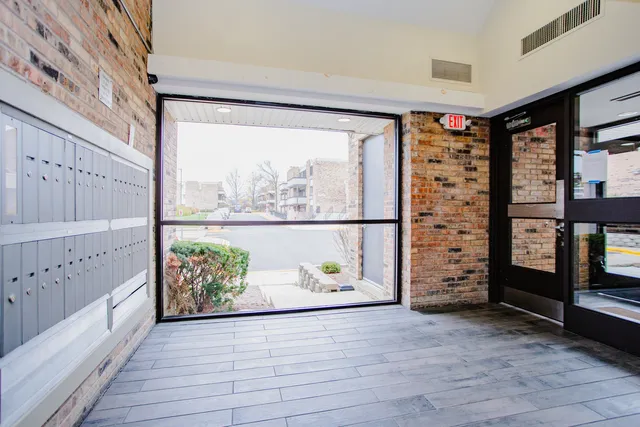 $149,900 | 1813 Hemlock Place, Unit 109, Schaumburg, IL 60173